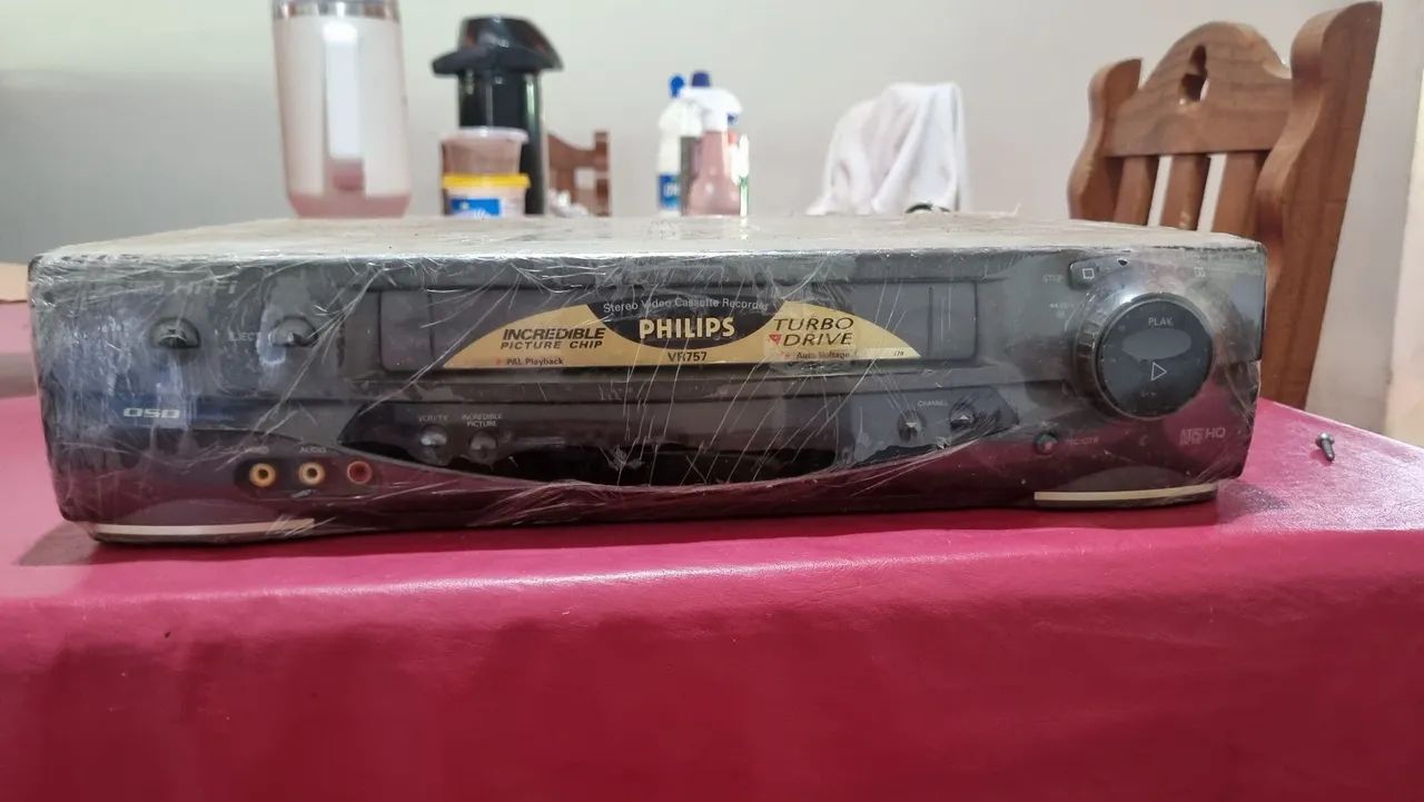 Vídeo Cassete Philips V757 Turbo Drive  6 cabecas estéreo hifi - Usado