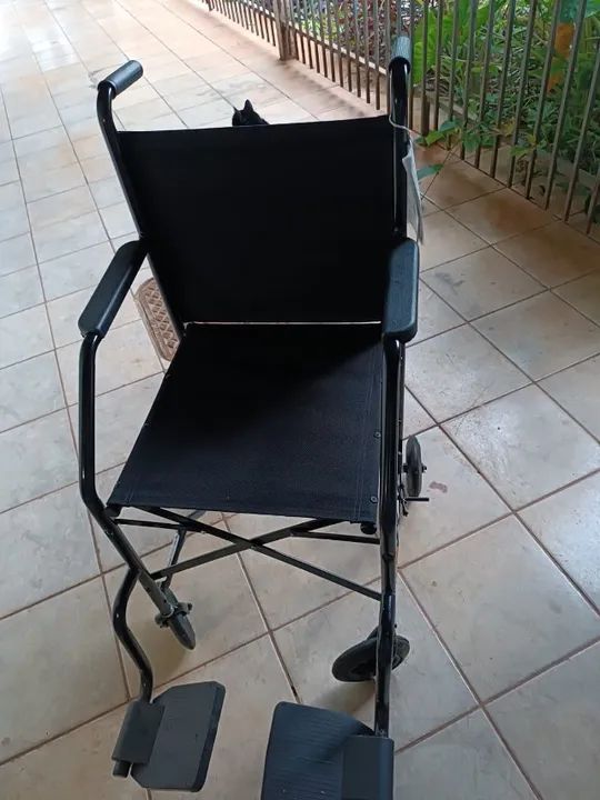 Cadeira de rodas NOVA - Foto 2