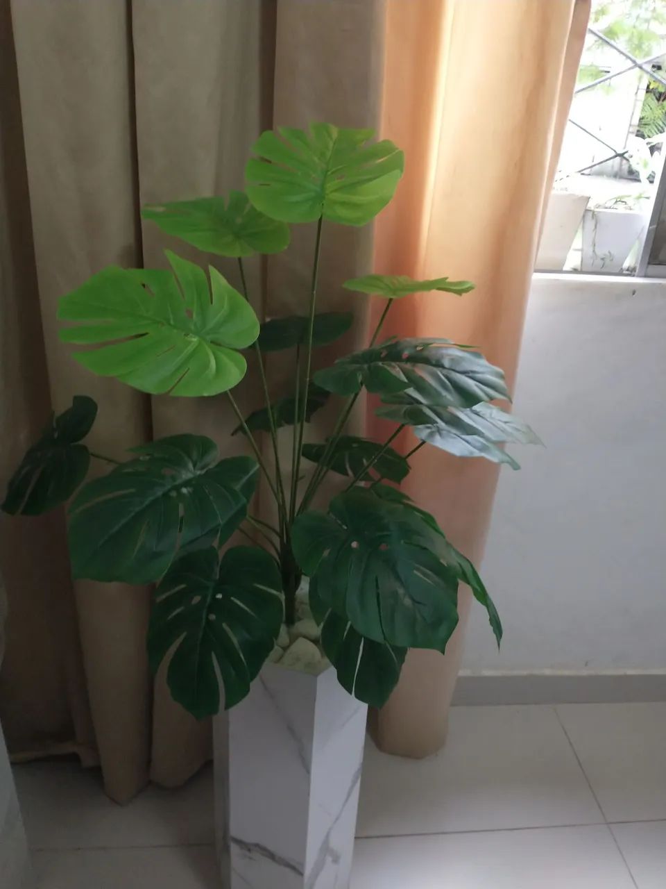 Planta Artificial Costela de Adão Decorativa - Foto 3