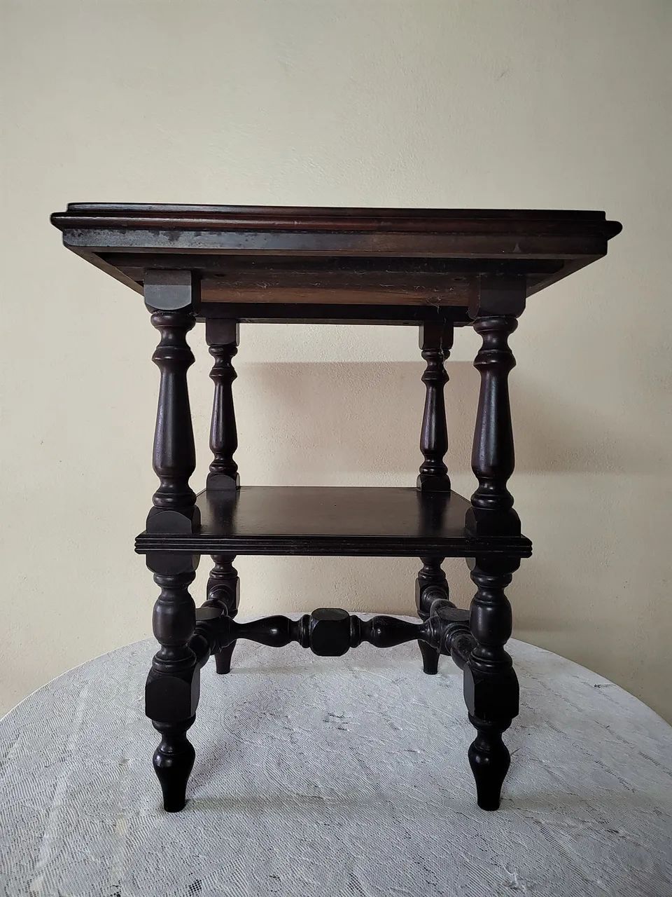 Mesa de canto em madeira