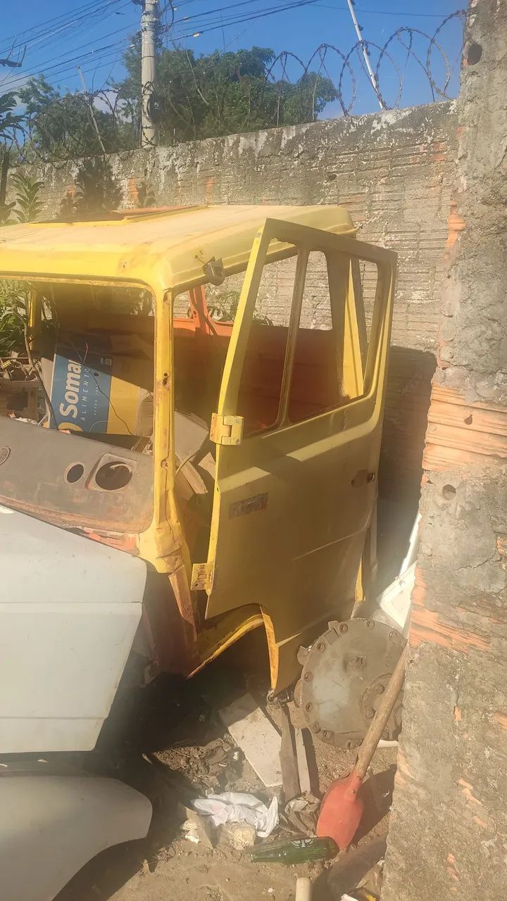 Cabine de Caminhão Mercedes-Benz 1618 - Foto 5