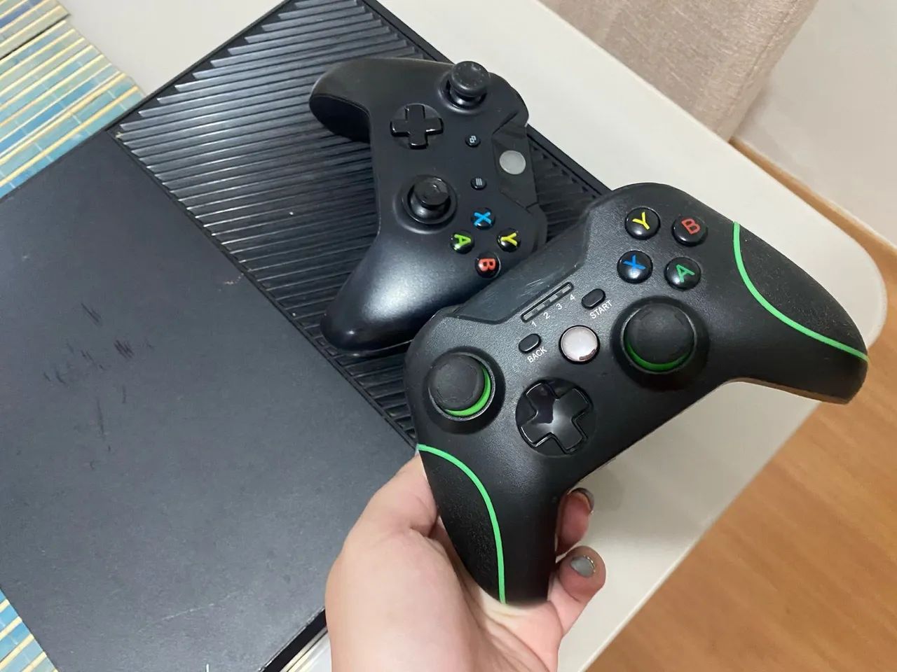 Xbox One com Controles - Foto 3