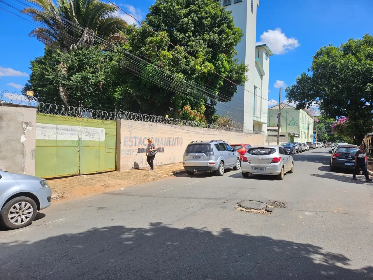 Terreno para aluguel locação com 1040 m2 na Av Marechal Deodoro em Setor Campinas - Goiâni