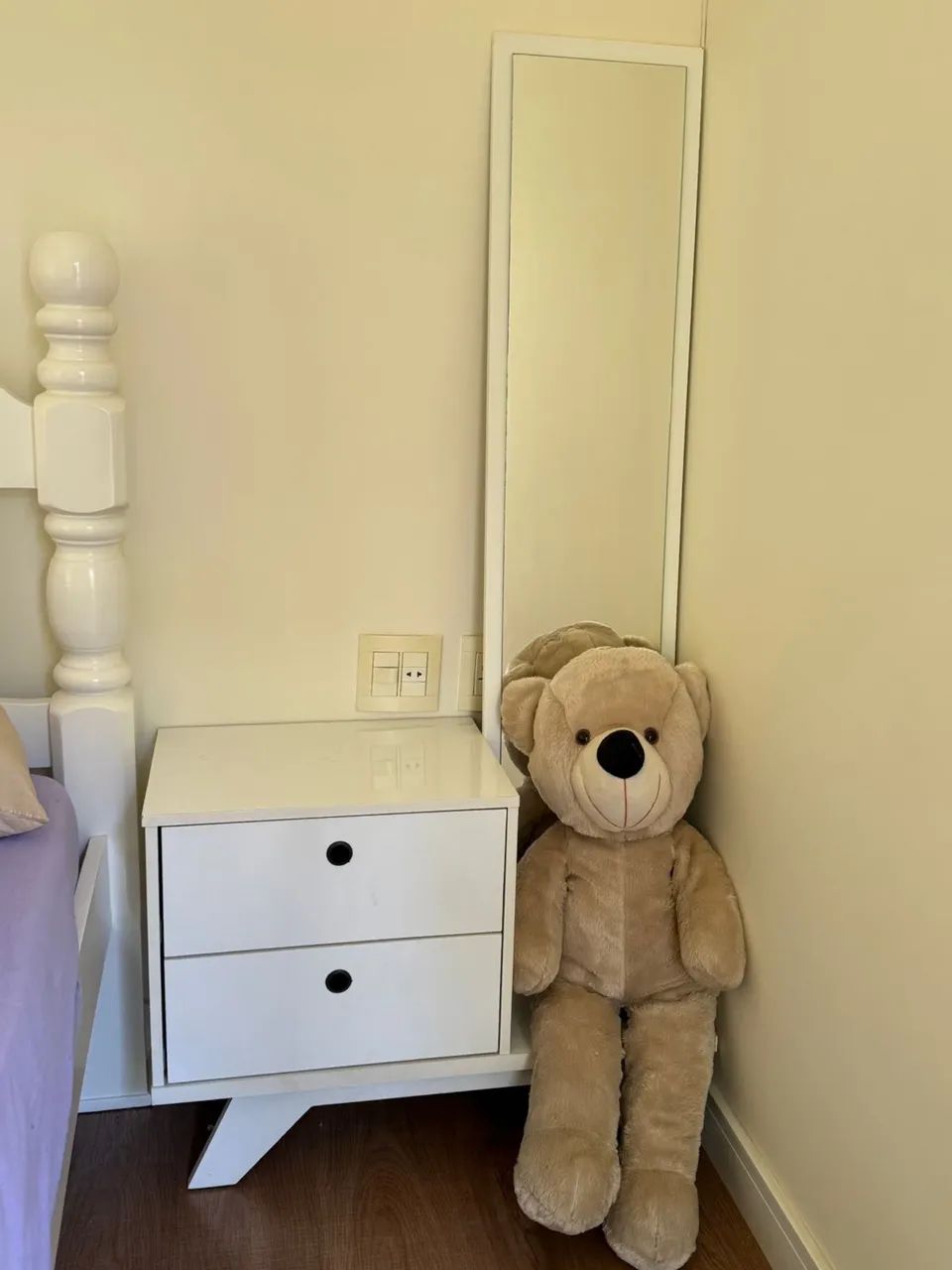 Mesa de cabeceira com espelho 64840826010882120