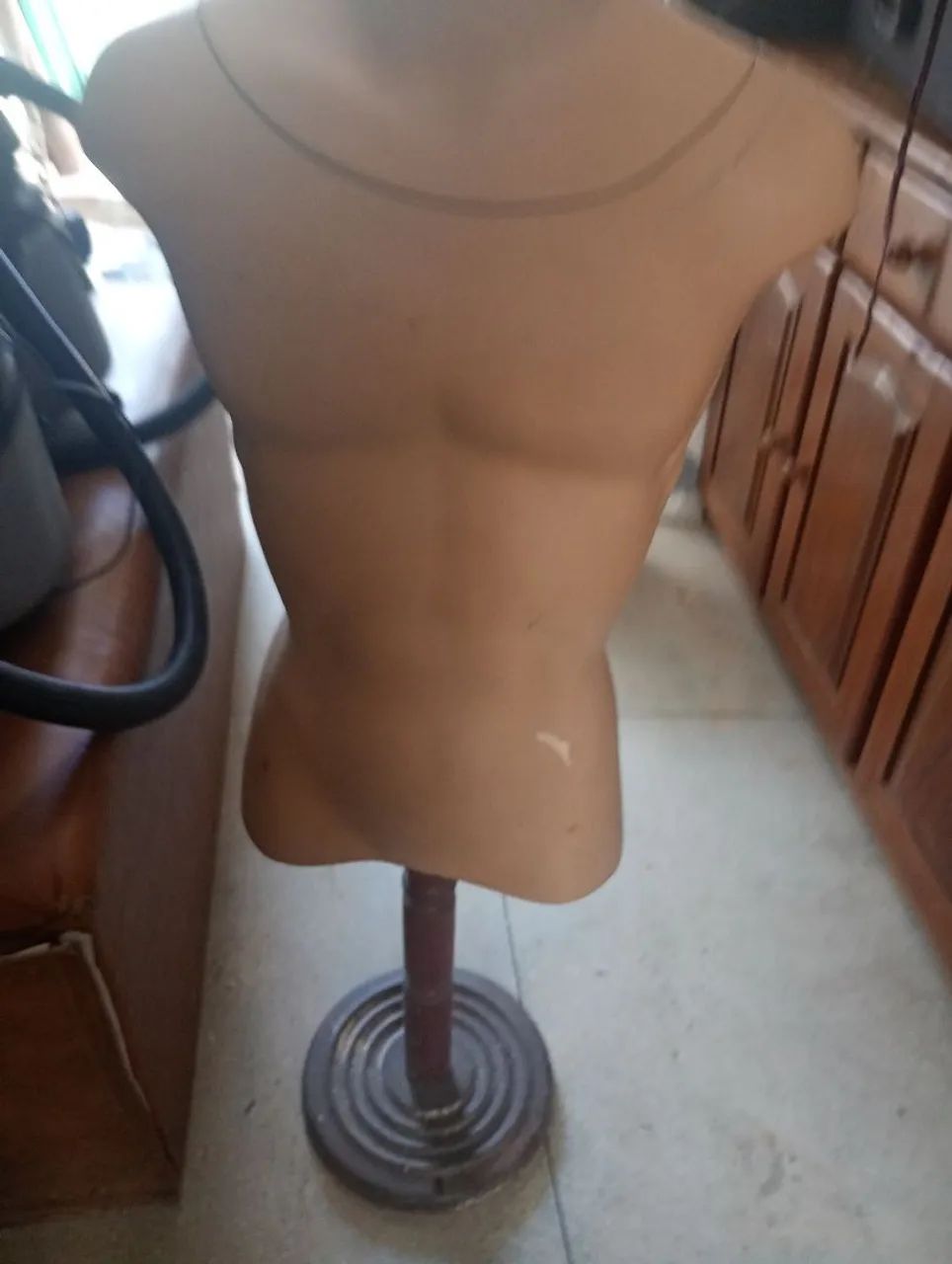 Manequim masculino busto definido