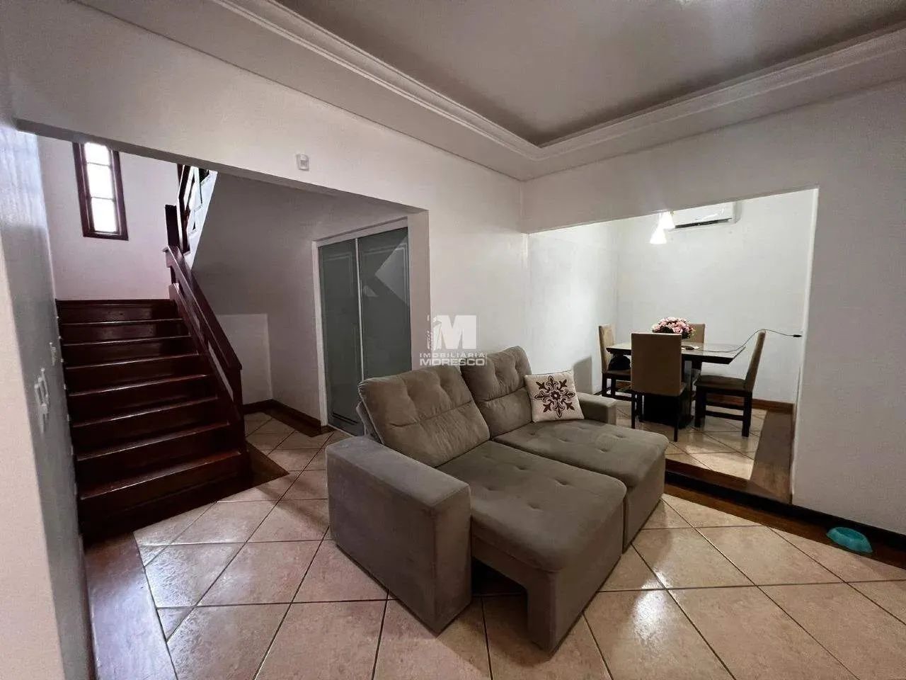 Casa com 4 dormitórios sendo 1 suíte master! - Foto 3