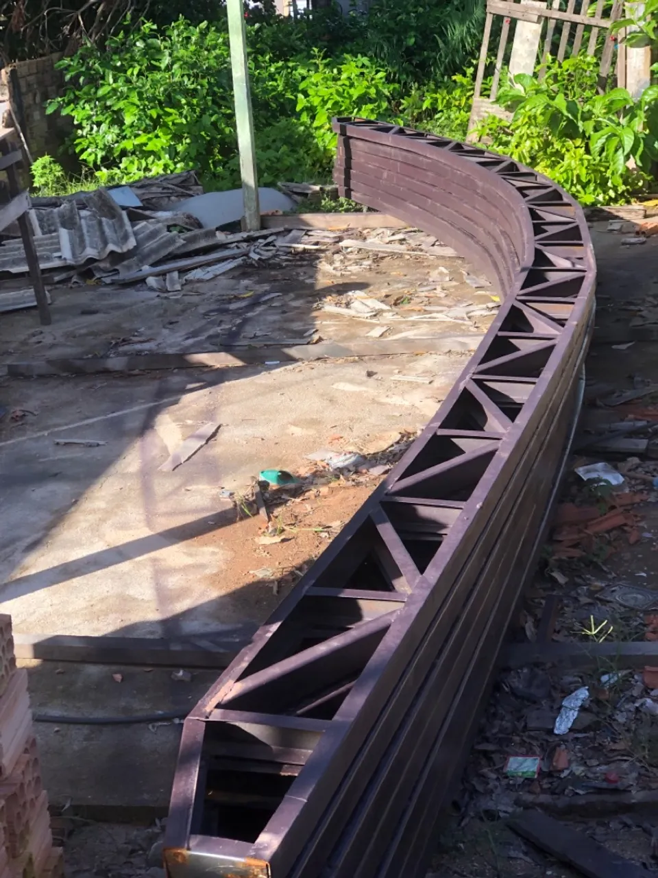 Estrutura Metálica Curva - Ideal para Construção