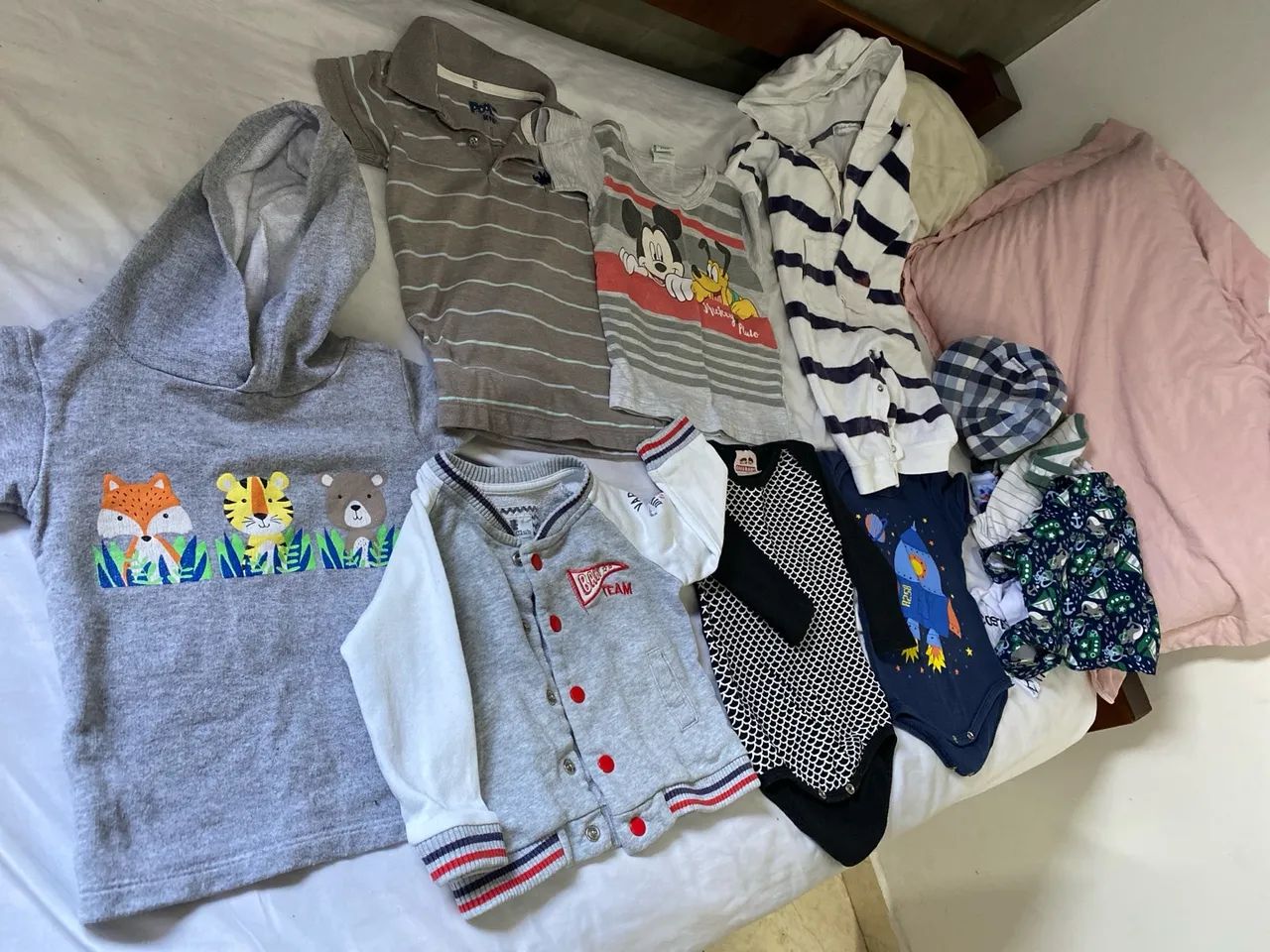 Lote de roupas infantis variadas - Foto 3