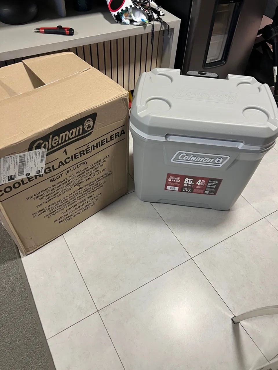[Novo/lacrado] Cooler Coleman 65QT Cinza com rodas e assento