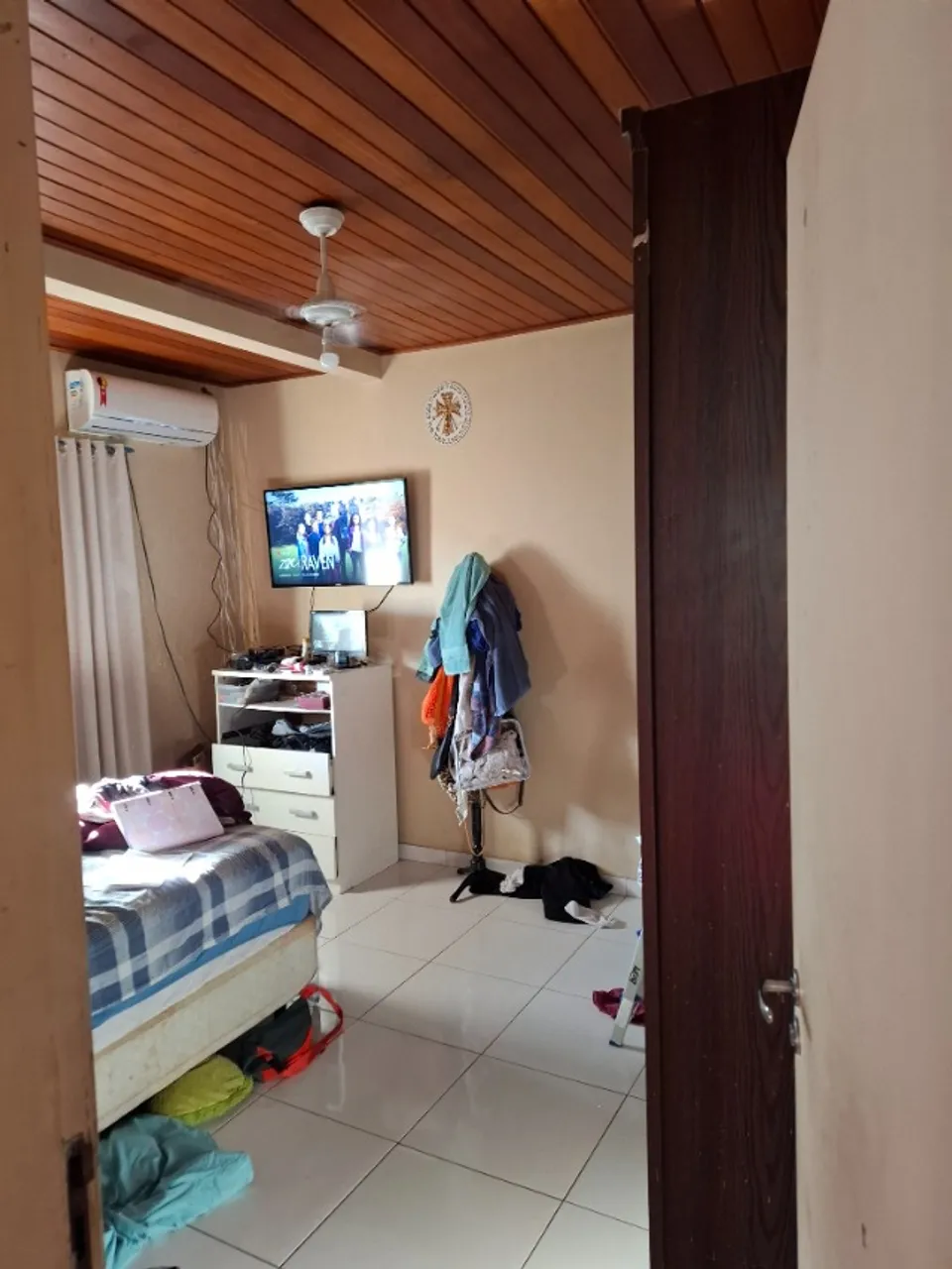 2 casas e duas lojas em meaipe