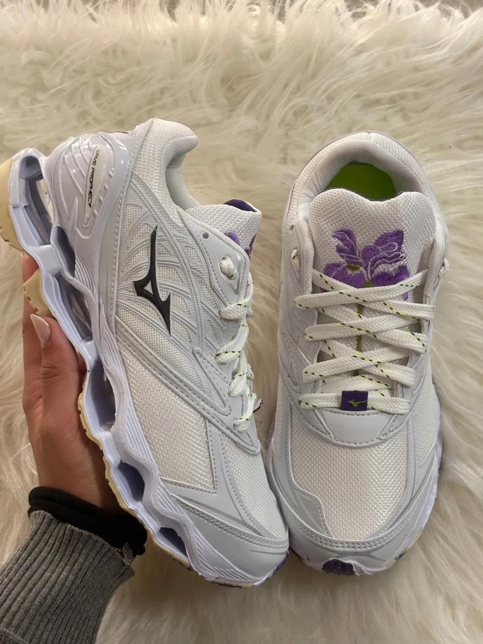 Tênis Mizuno Wave Prophecy Branco com Detalhes Lilás