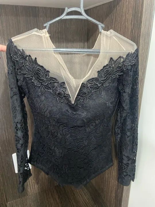 Body de renda preto com decote V - Foto 2