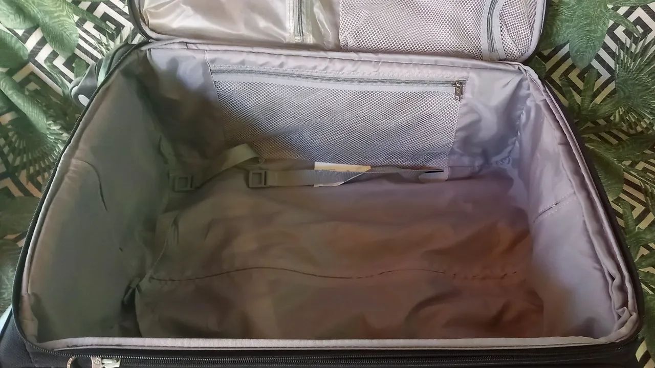 Mala de viagem média usada com rodinhas 150,00 ótimo preço.  - Foto 3