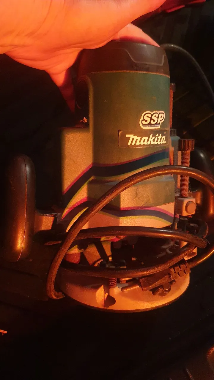 Tupia de coluna Makita 1650w