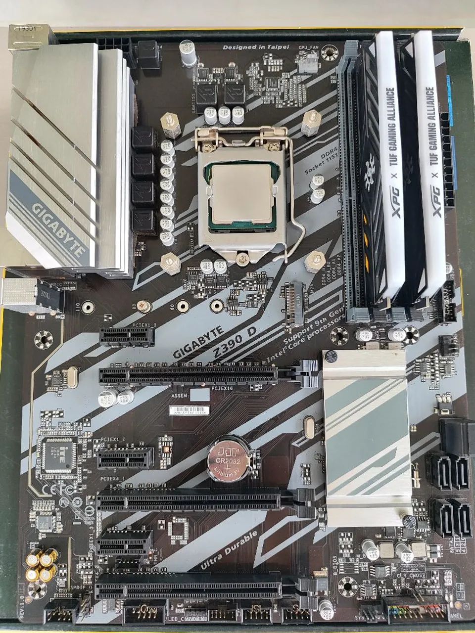 KIT PLACA MÃE GIGABYTE Z390 D + INTEL CORE I5 9600KF E MEMORIA RAM