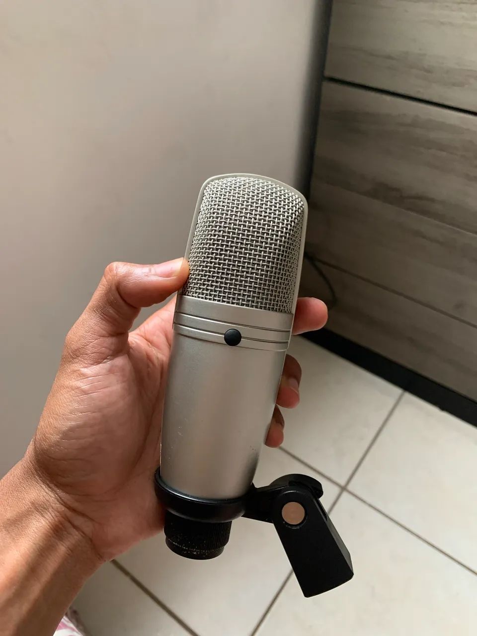 Microfone Arcano Xlr + Interface de Áudio Q22 - Foto 2