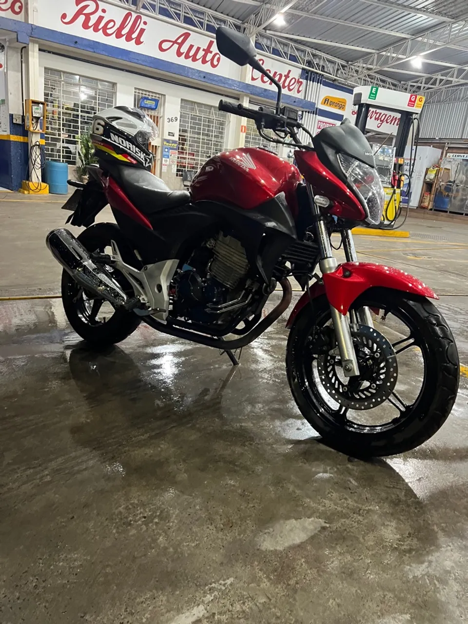 CB 300