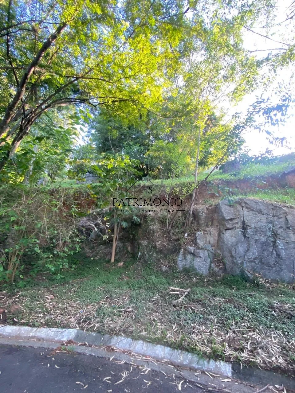 Terreno 285m² á venda por 370.000,00. Condomínio New Ville, Suru - Santana de Paraíba/SP.