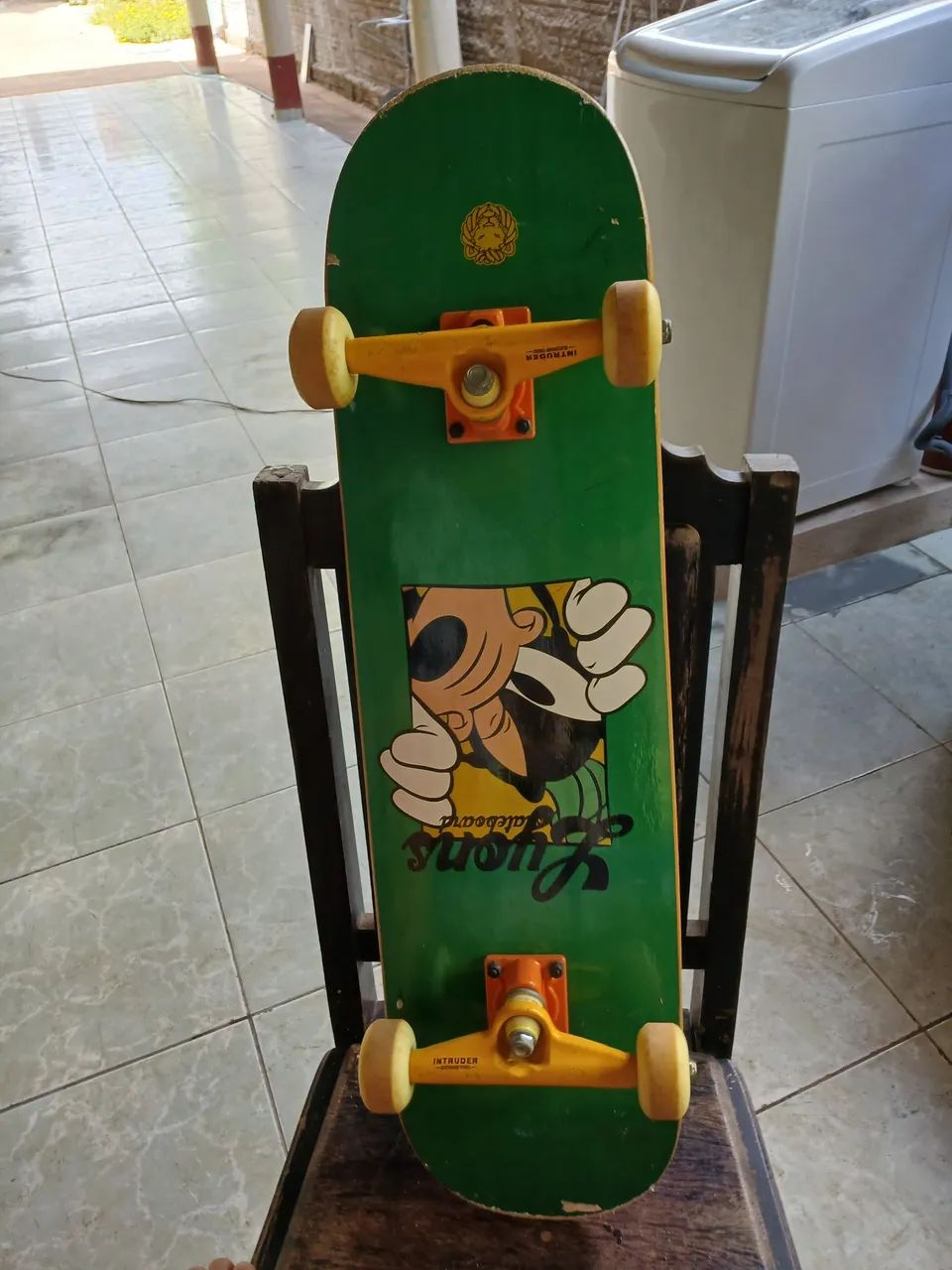 Vende-se Skate Profissional com poucos dias de uso