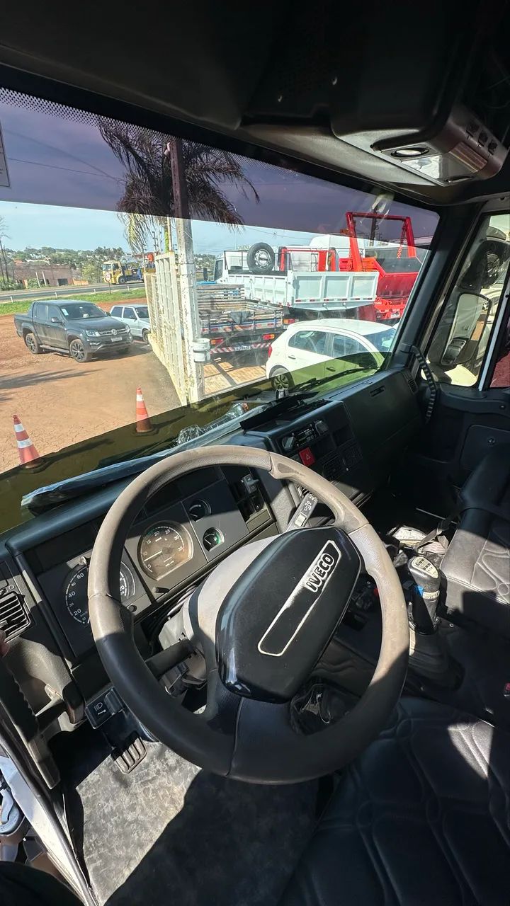 Iveco Tector 6x4 2019 Caçamba  - Foto 9