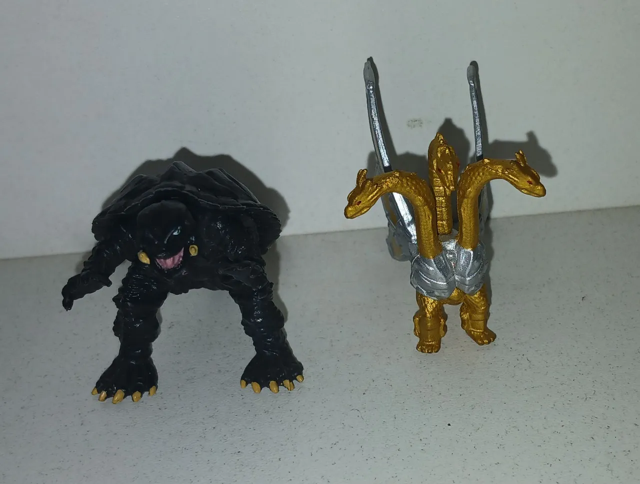 LOTE DUPLA MINIATURAS MONSTROS GODZILLA GAMERA TARTARUGA MECHA REI GHIDORAH