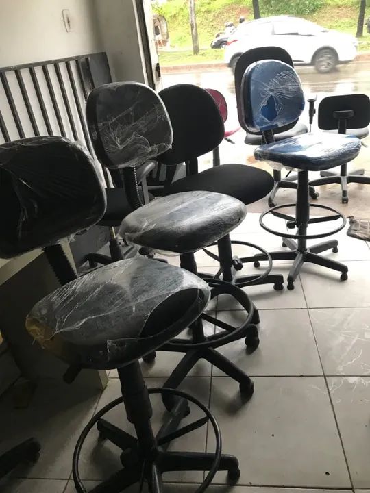 Cadeiras Caixa com regulagem de altura 