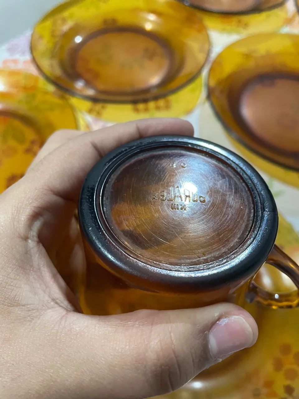 Conjunto de Xícaras e Pratos de Vidro Âmbar