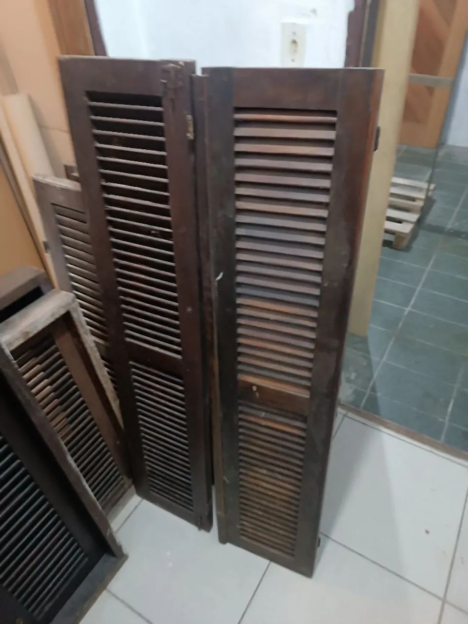 Vernezianas usadas pra decoração ou janelas em casa de madeira vende-se por peça!  - Foto 2