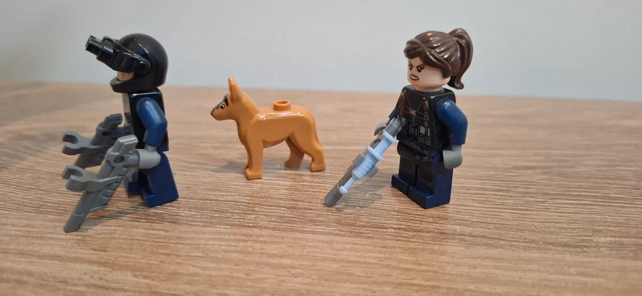 Lego SWAT com cão - Foto 2