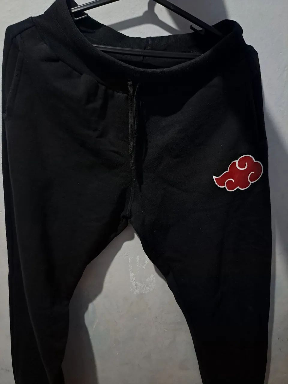 Calça de Moletom Preta com Estampa da Akatsuki