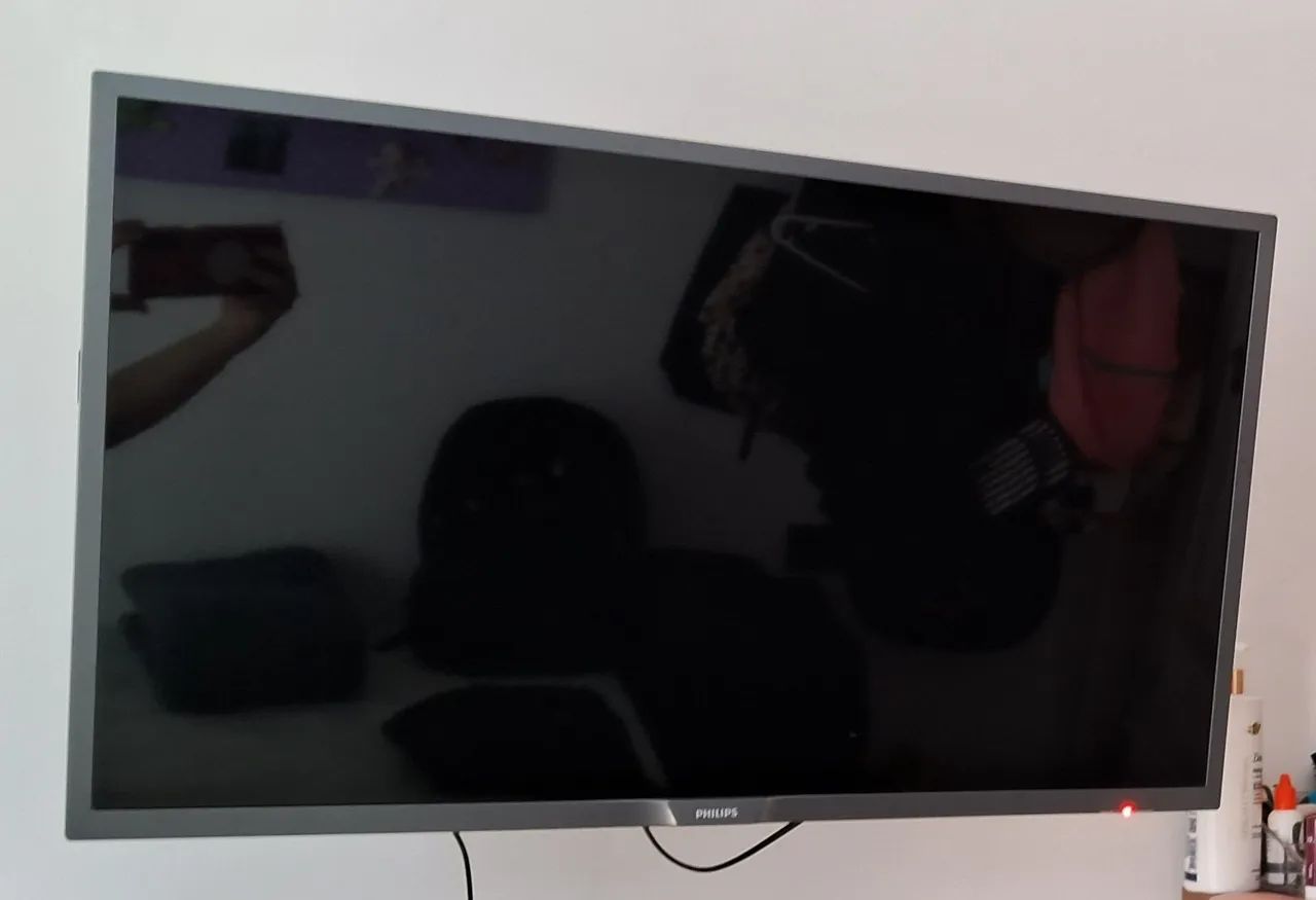 Smart TV 32 Polegadas Philips Slim LED Com Suporte De Parede E Controle - Foto 5