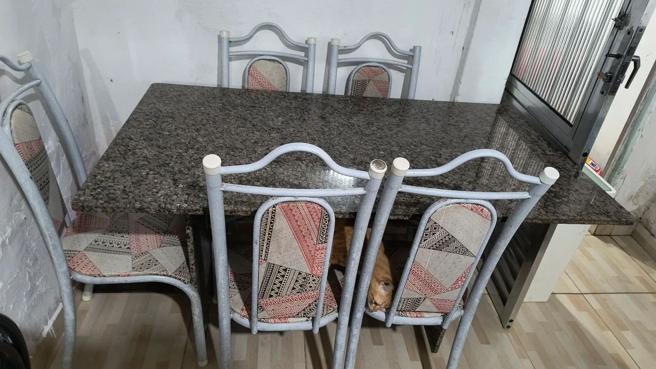 Mesa com 6 cadeiras  - Foto 2