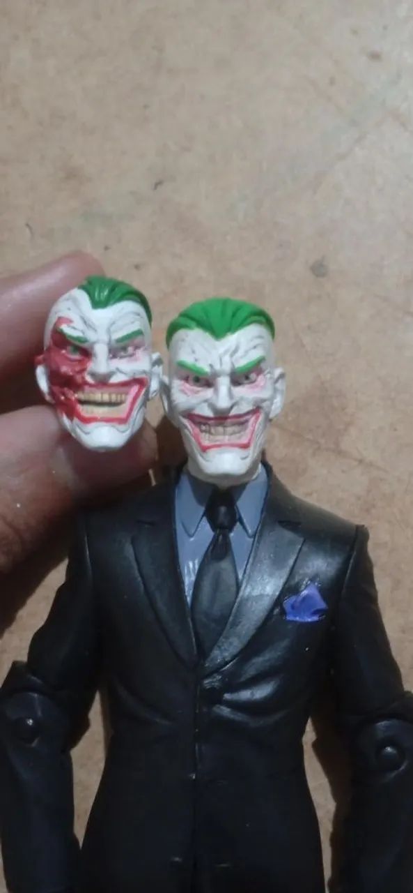 Boneco DC comics coringa/ Marvel legends  - Foto 2