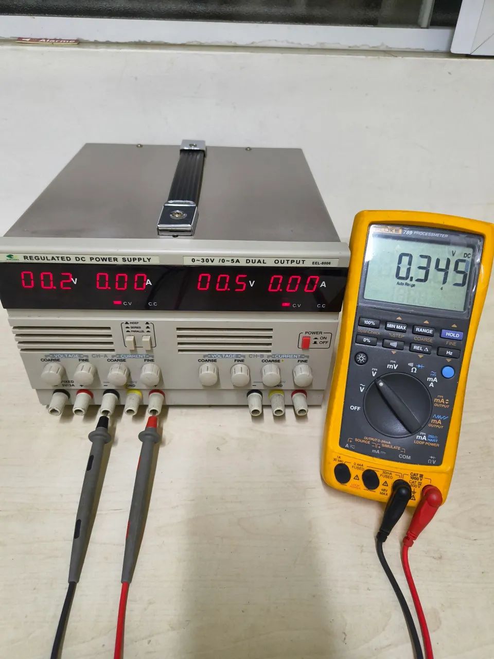 Fonte Simétrica Edutec 0 a 30v 5A Funcionando 