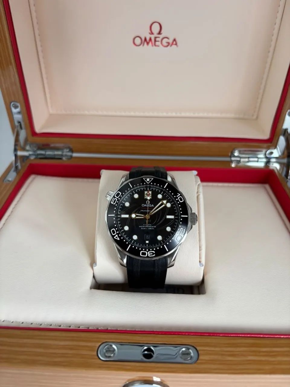 Relógio Omega Seamaster 007 James Bond 42mm Linha Premium