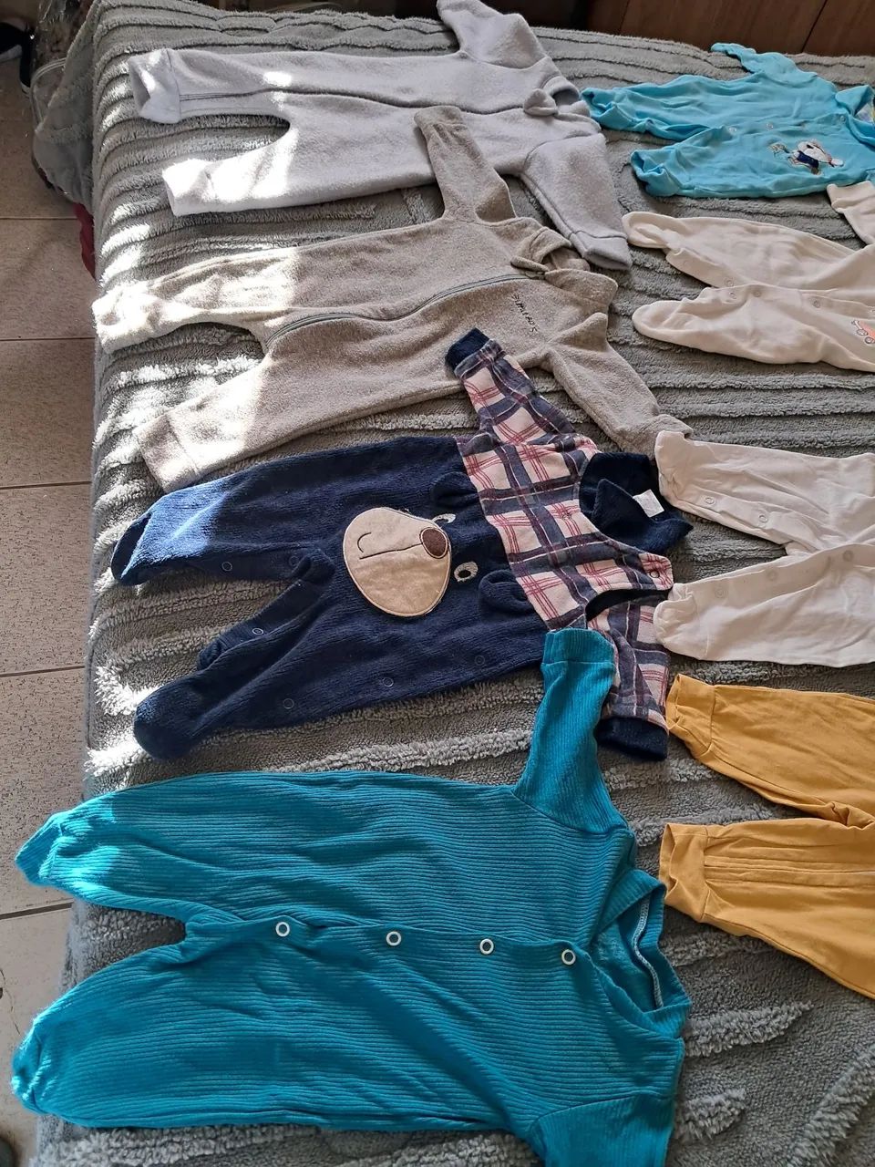 Lote de roupas para bebe (menino) - Foto 2