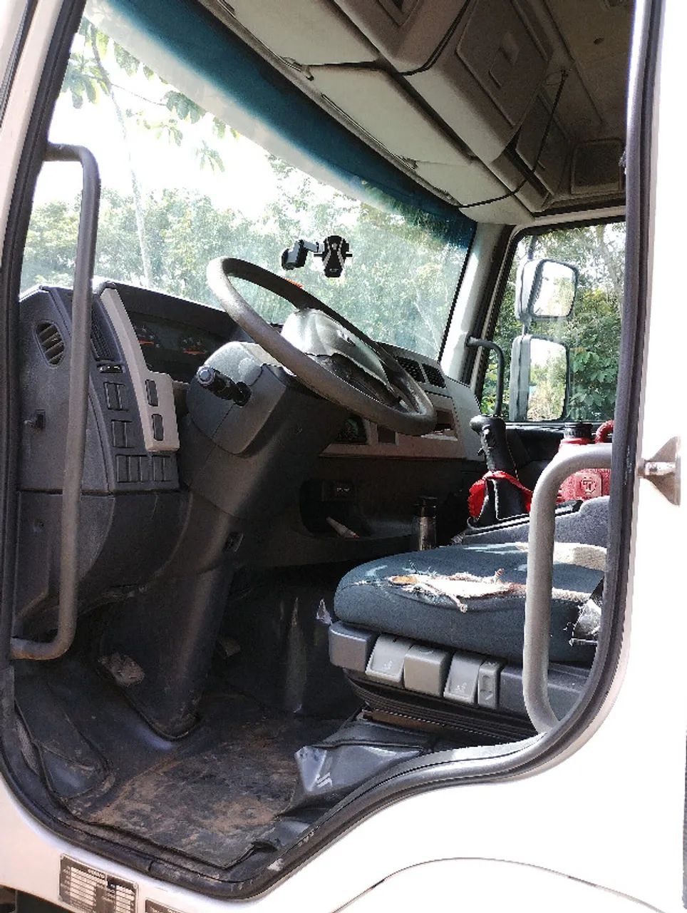 Aproveite Caminhão Volvo VM 330 Bitruck 8x2R Ano 2013 - Foto 6