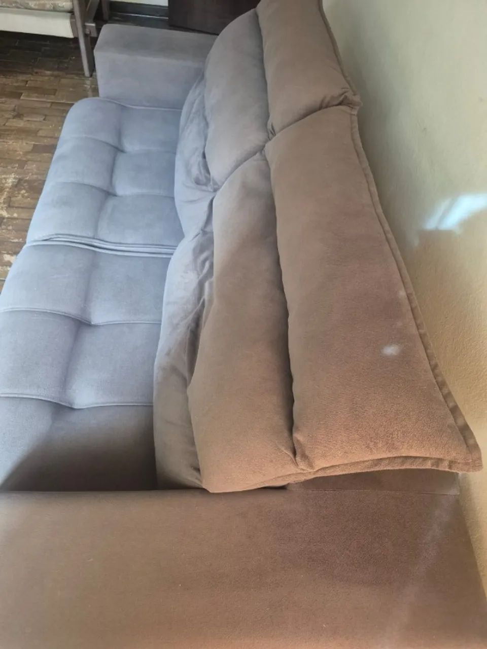 Sofá 3 Lugares Retrátil e Reclinável  2 M suede Cor marron - Foto 3