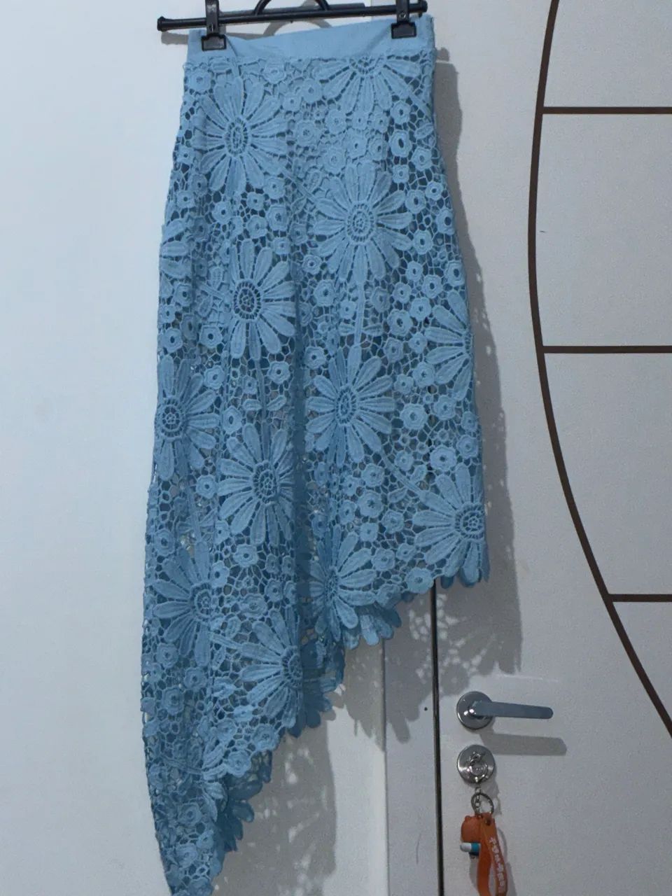 Conjunto top e saia azul claro 