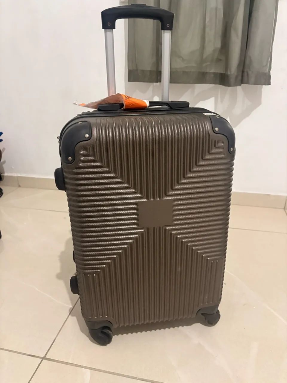 Mala de viagem semi nova 