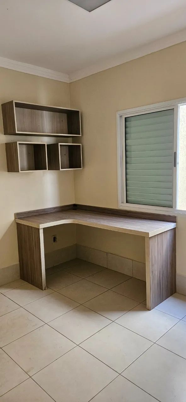 Mesa de escritório e nichos
