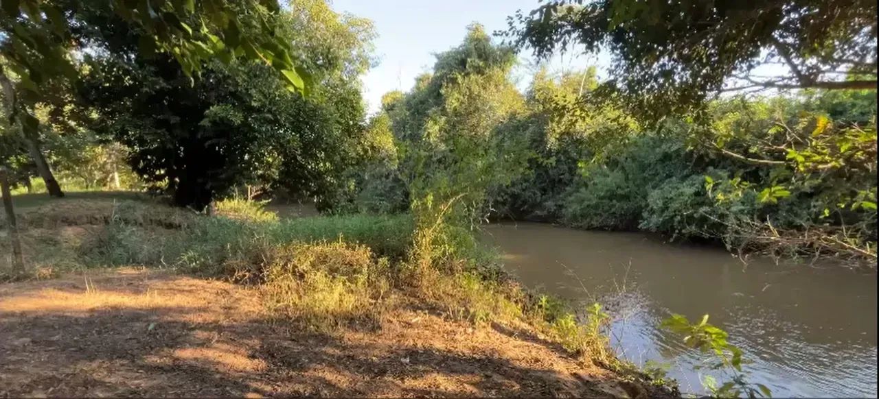 Vendo Chácara a venda com 5 quartos com suíte com rio passando no fundo