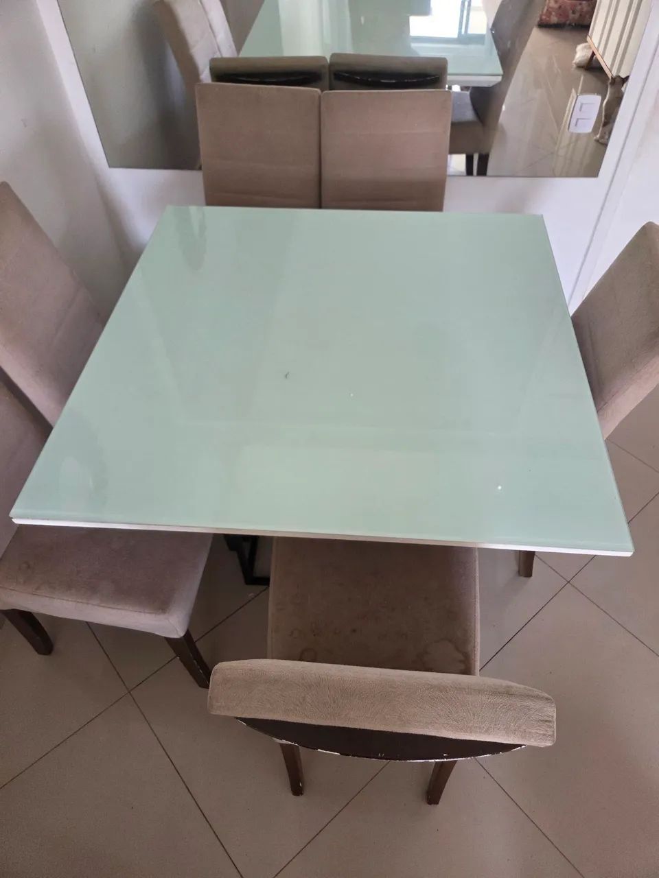 Mesa de jantar quadrada com 04 cadeiras - Foto 3