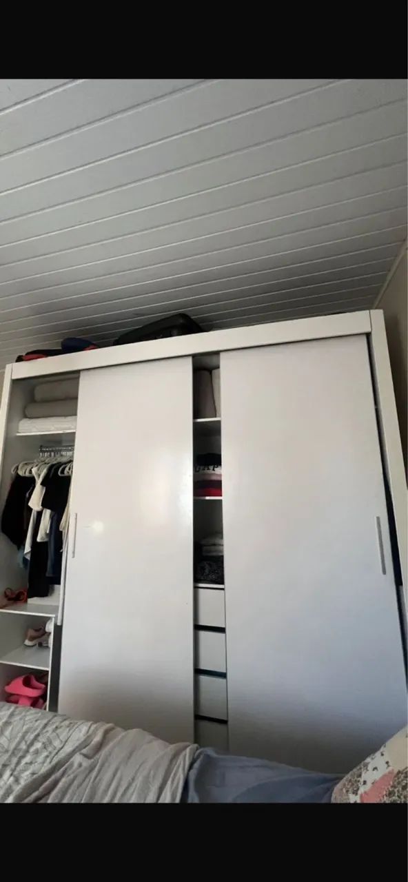 Guarda roupa branco 