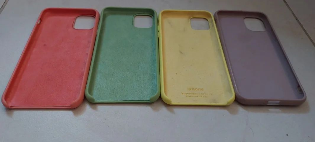 Capinhas de borracha iPhone 11 pro max usadas as 4 por 15 reais - Foto 3