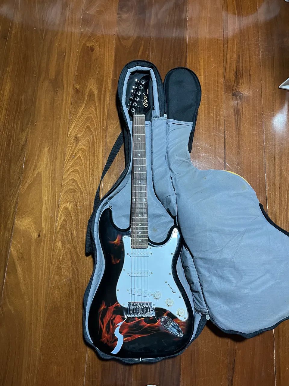Guitarra Condor Strato Usada - Foto 4