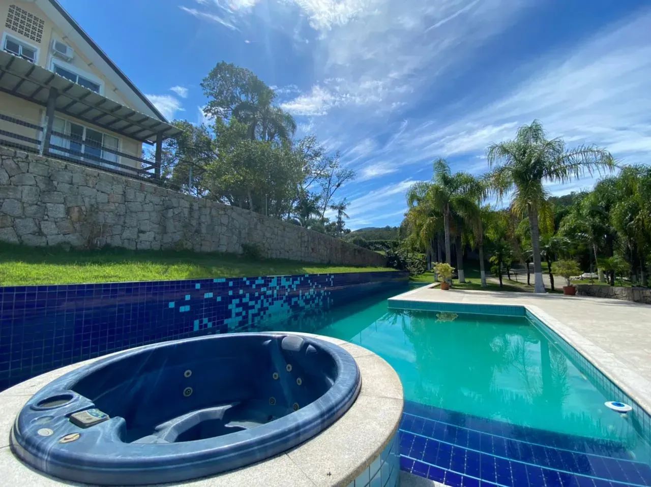 Casa para venda tem 1004 metros quadrados com 5 quartos em Cacupé - Florianópolis - SC - Foto 2