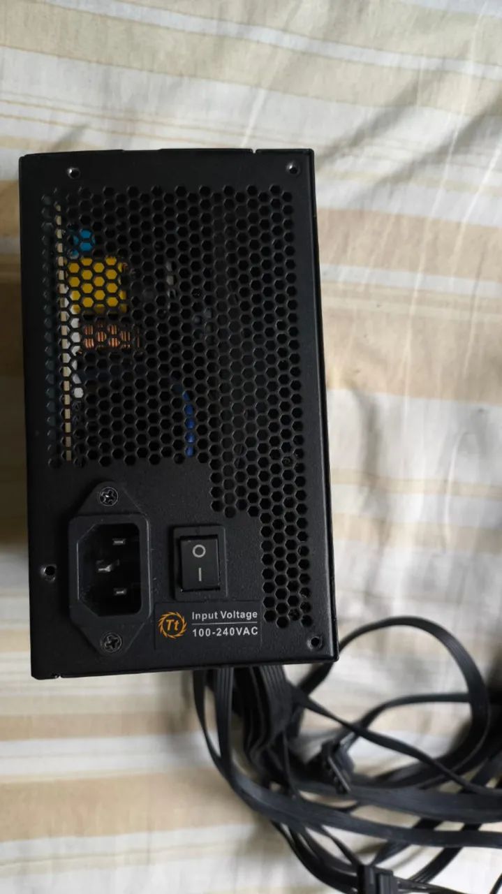 Fonte Thermaltake Queimada - Foto 3