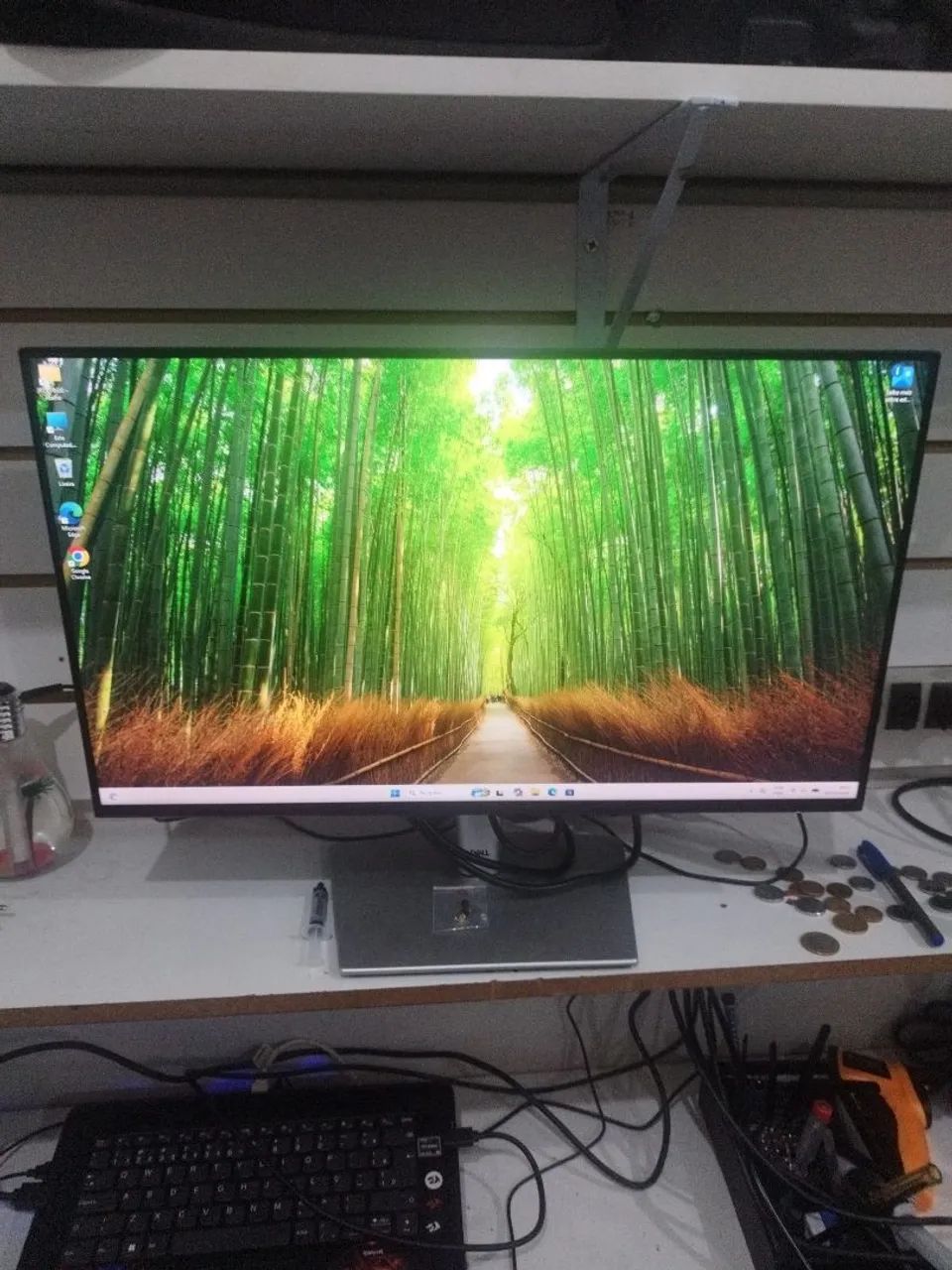 Monitor Dell 24 polegadas led base giratória 60hz USB e tipo c modo retrato  - Foto 2