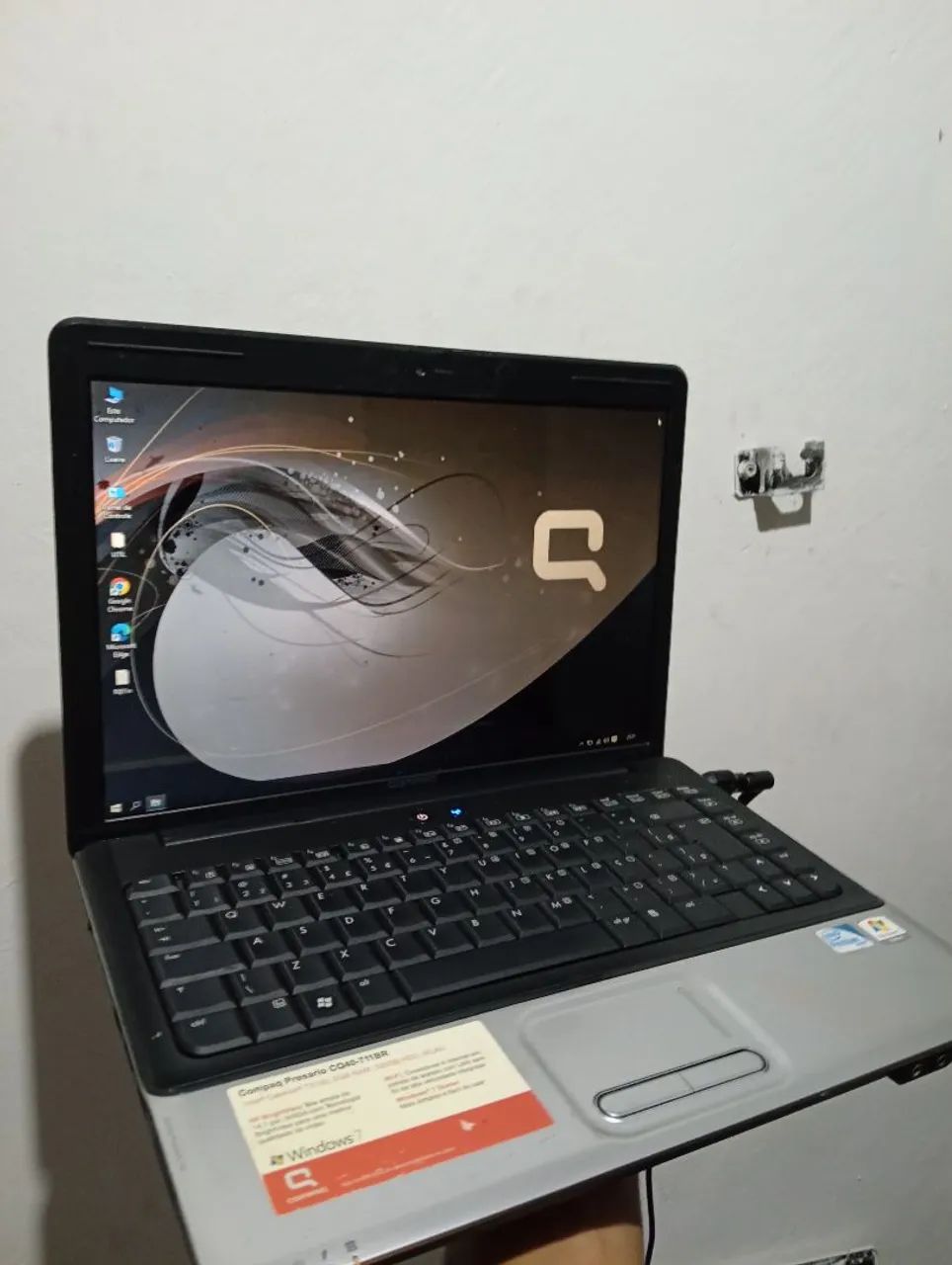 Notebook COMPAQ. Pentium Dual Core. 4 GB de memória. HD de 500 GB. Funcionando.